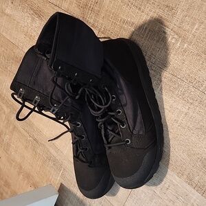 Men's Danner Tachyon Black Boot Sneakers Size 9